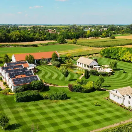 Paskom 4* Lajoskomárom