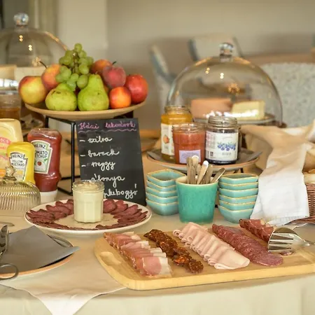 Paskom Lajoskomárom