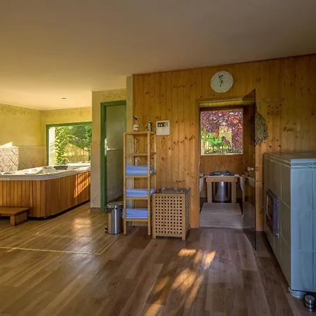 Páskom Lajoskomárom