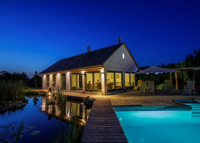 招待所 Paskom Lajoskomárom