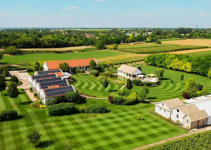 Paskom 4* Lajoskomárom