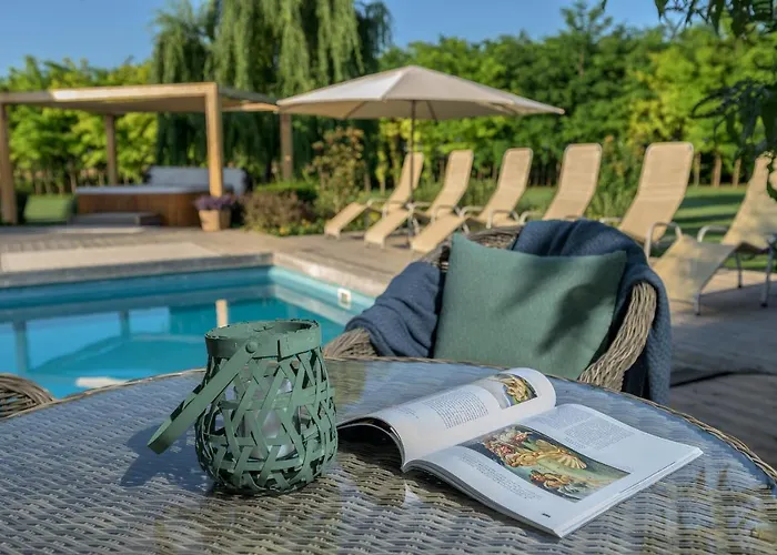 Konukevi Paskom Lajoskomárom