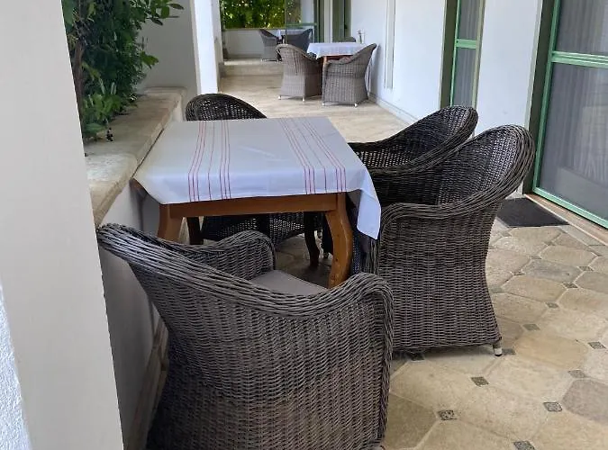 Paskom 招待所 Lajoskomárom