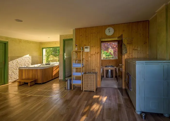 Paskom Lajoskomárom